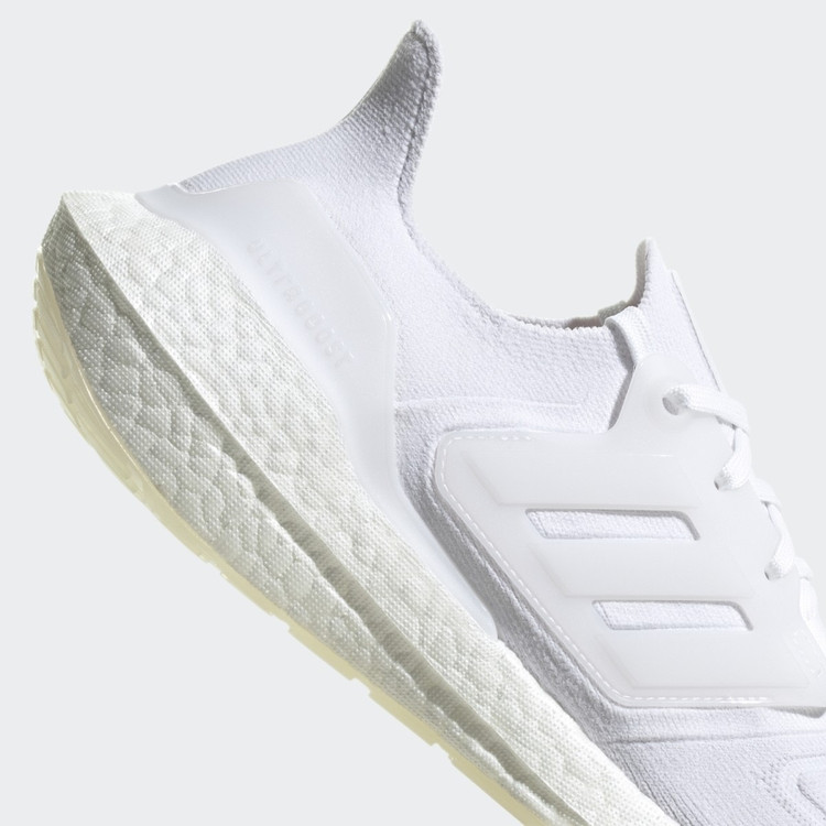 کفش اسپرت سفید رانینگ مدل ULTRABOOST 22 اورجینال برند آدیداس
